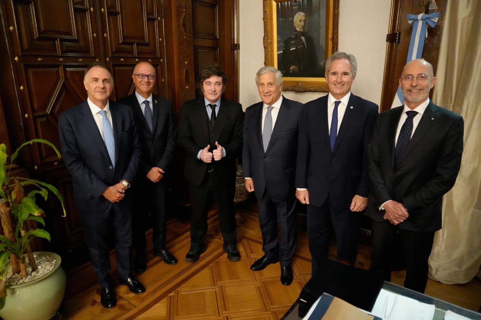 Buenos Aires, il Presidente di Confindustria Emanuele Orsini durante l’incontro con il Presidente argentino Javier Milei, insieme ai ministri Antonio Tajani e Giuseppe Valditara e all’Ambasciatore d’Italia in Argentina Fabrizio Nicoletti.