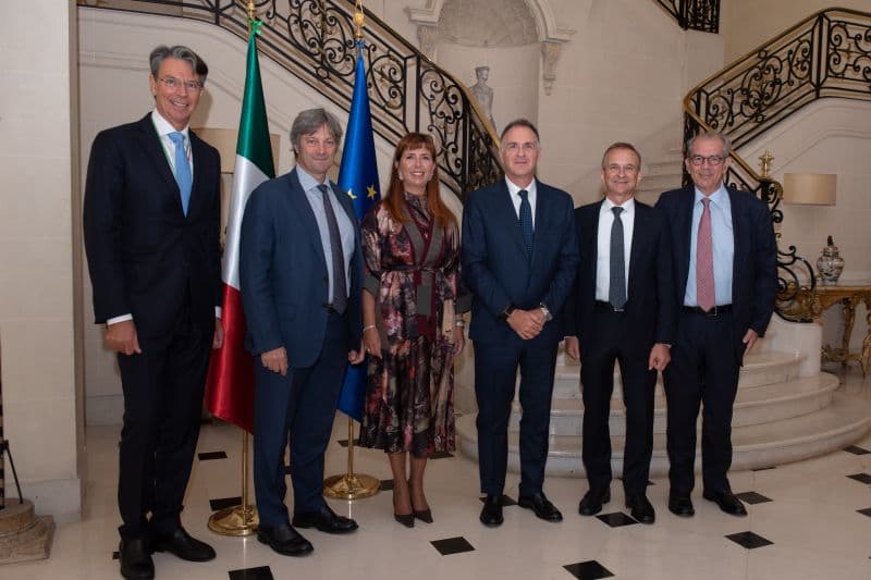 Buenos Aires, l’avvio della missione di Sistema di Confindustria e ICE-Agenzia in Argentina e Brasile. Al centro il Presidente di Confindustria Emanuele Orsini, con l’Ambasciatore d’Italia in Argentina Fabrizio Nicoletti e i rappresentanti della delegazione italiana.
