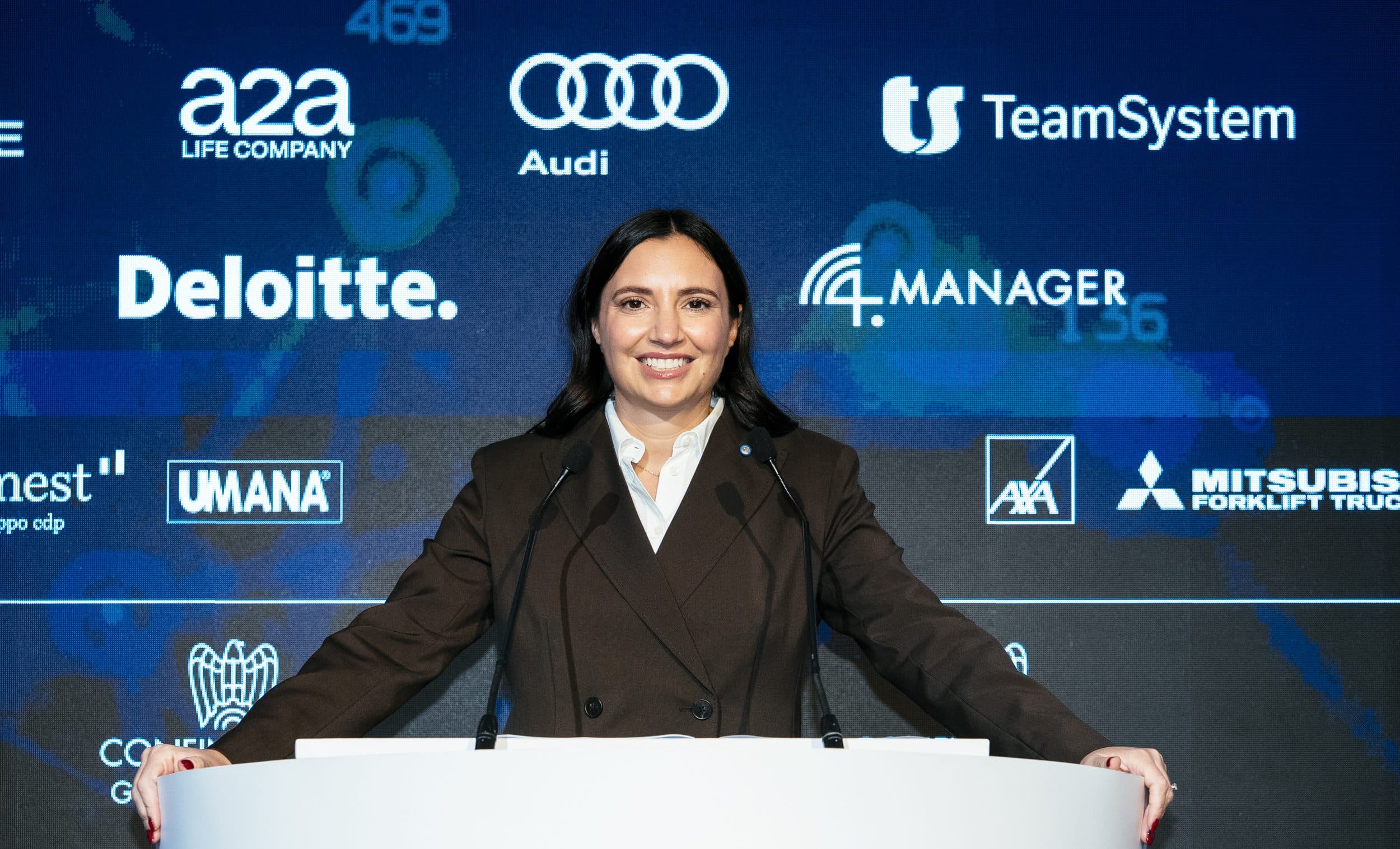 La Presidente dei Giovani Imprenditori di Confindustria, Maria Anghileri, presenta la sua relazione al 41° Convegno di Capri, “StrategIA. Il futuro è un’impresa umana”, al Grand Hotel Quisisana.