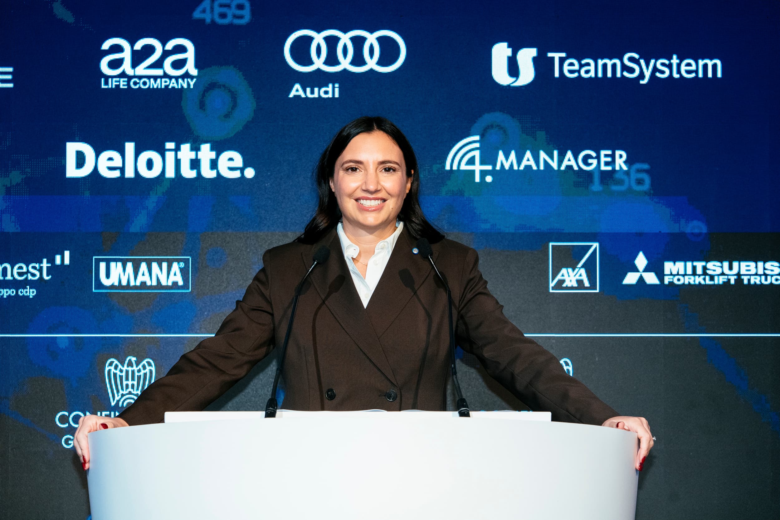 La Presidente dei Giovani Imprenditori di Confindustria, Maria Anghileri, presenta la sua relazione al 41° Convegno di Capri, “StrategIA. Il futuro è un’impresa umana”, al Grand Hotel Quisisana.